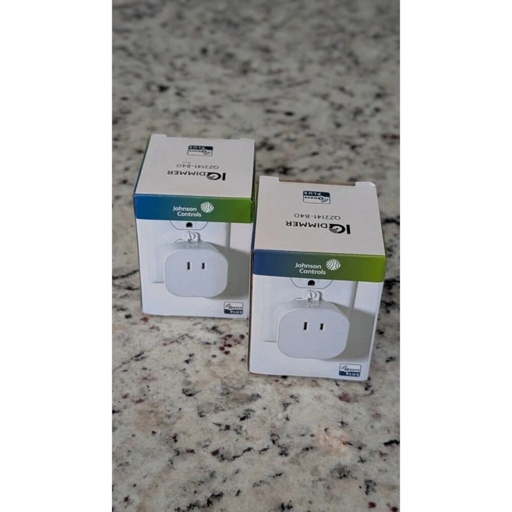Johnson Controls Smart Outlet Z Wave Plus IQ Dimmer QZ2141-840 Lot Of 2